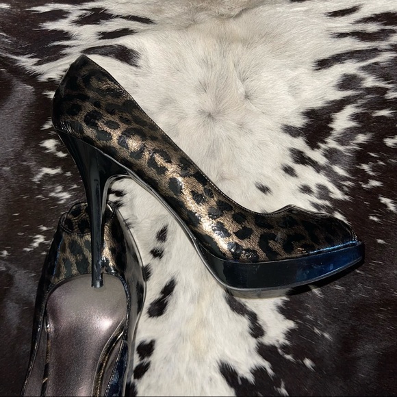 Steve Madden 👠 Metallic Patent Leather Peep-Toe Heels - Picture 3 of 9